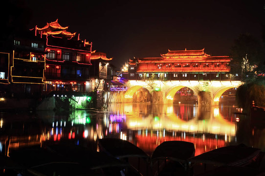 在中國(guó)的鳳凰古城夜景