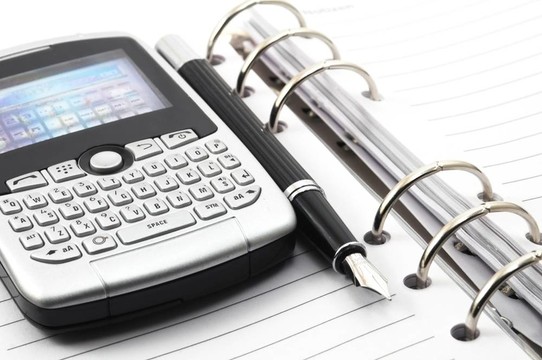 筆記本和電話