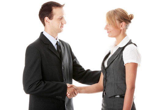 年輕的企業(yè)家夫婦握手