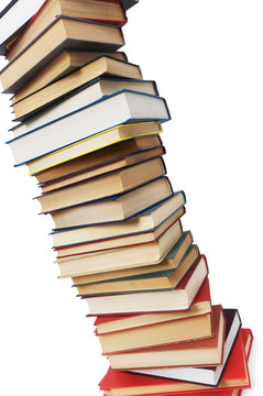 白色背景下的書籍堆疊