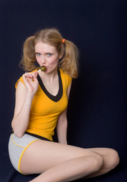 一個棒棒糖的女孩