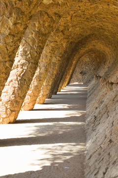 安東尼Gaudi Parc Guell列在巴塞羅那；西班牙