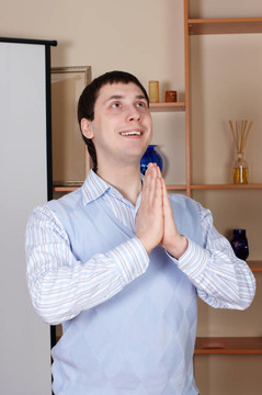 年輕的商人在辦公室