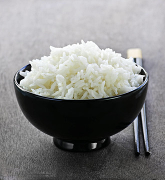 帶筷子的飯碗