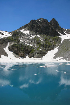湖心島山