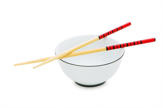 碗和筷子孤立在白色