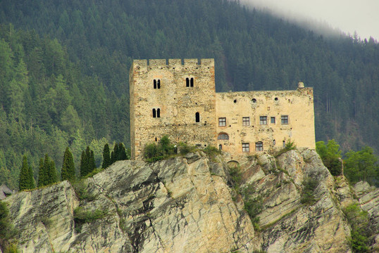 Ladis castle Laudegg 02