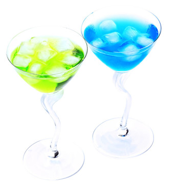 兩杯冰雞尾酒