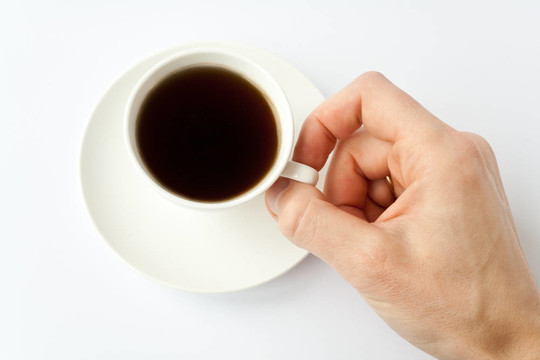 用手的咖啡杯