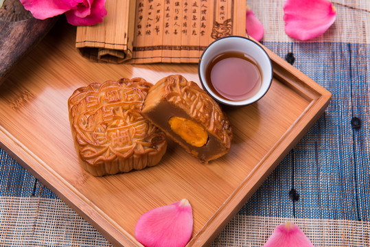 中國美食蛋黃月餅 零食小吃點心