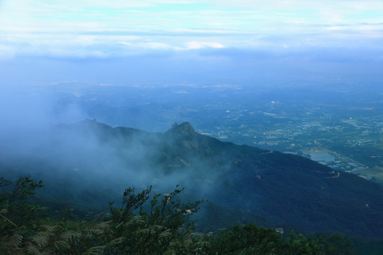 羅浮山遠(yuǎn)眺