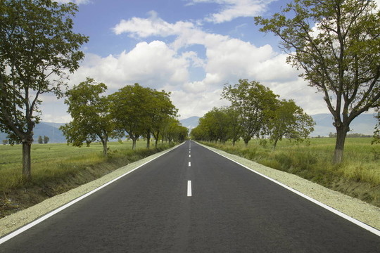 保加利亞的道路與美麗的天空