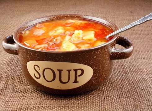一碗蔬菜牛肉湯