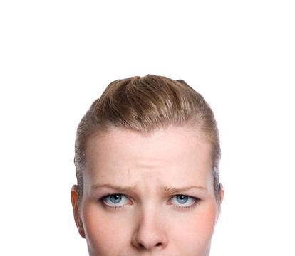 在上一個憤怒的女人一臉特寫鏡頭