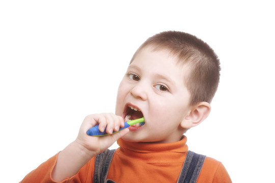 孩子刷牙