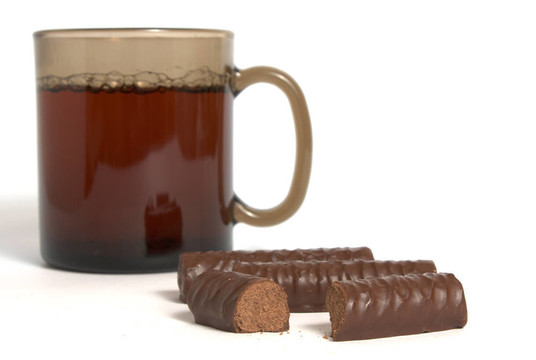 一杯茶和巧克力糖