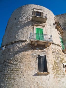 古代的Giovinazzo阿拉貢塔。Apulia。