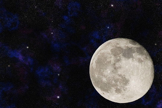 背景中的眾多星系和星云的月亮