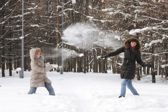 打雪仗