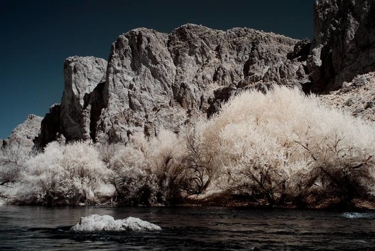 月光沙漠河山