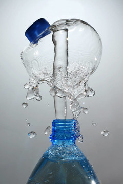 水