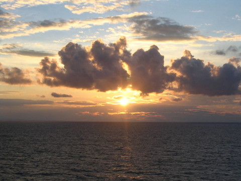 海上日出