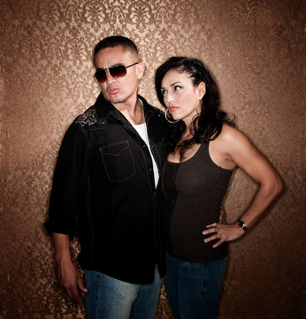 迷人的Hispanic Couple