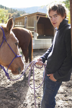 年輕人與Horse