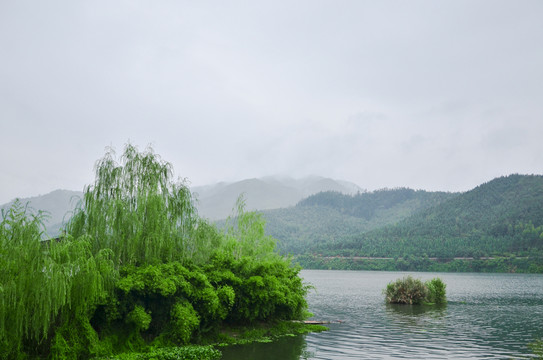 湖面風(fēng)光