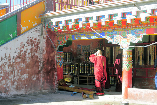 色達(dá)佛學(xué)院