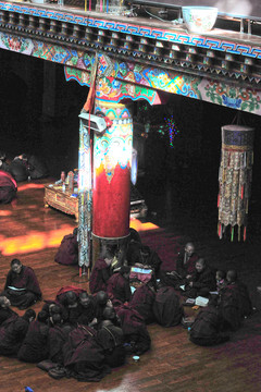 色達(dá)佛學(xué)院