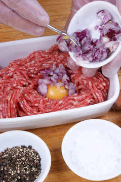 如何使國產(chǎn)豬肉的韃靼