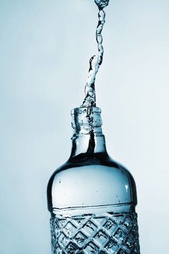 飛濺的水