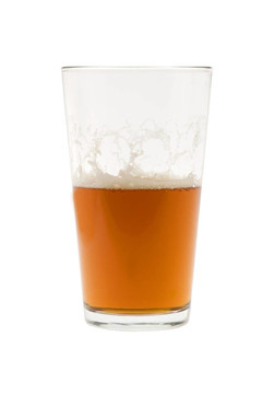 半杯啤酒；啤酒或啤酒