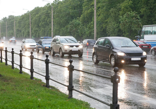 雨的公路