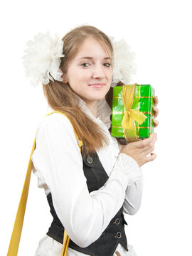 用禮品盒的女生