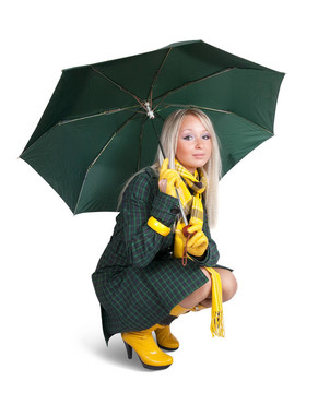 帶雨傘的綠色外套的女孩
