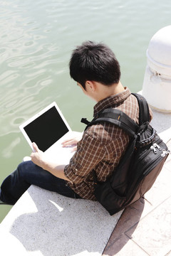 亞洲大學(xué)生筆記本電腦
