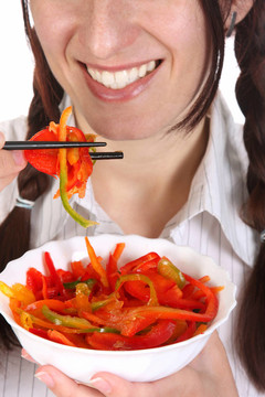 美女用筷子吃飯