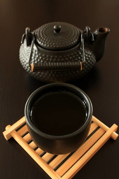 黑色的茶壺