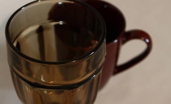 Brown Glass Close起來(lái)