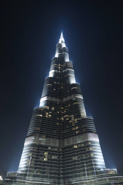 世界最高的摩天大樓在迪拜塔（Burj Khalifa）在晚上。迪拜；阿拉伯聯(lián)合酋長國
