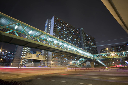 這是香港交通在公共住房公寓樓前