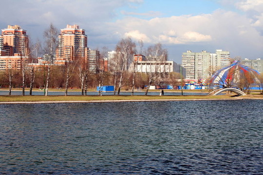 春天在城市公園