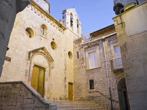 你的圣教堂。焦維納佐。Apulia。