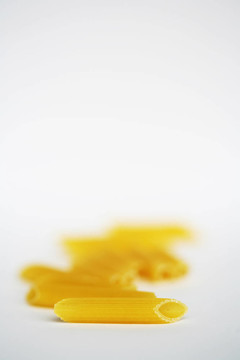 未煮熟的通心粉面條