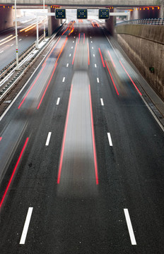 繁忙的高速公路