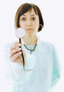 醫(yī)生用聽診器快樂女人白色隔離