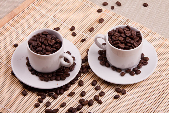 兩杯咖啡粒