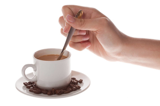 帶匙的咖啡杯